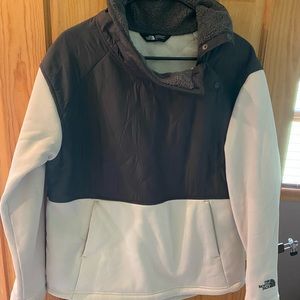 Womens North Face Pullover
